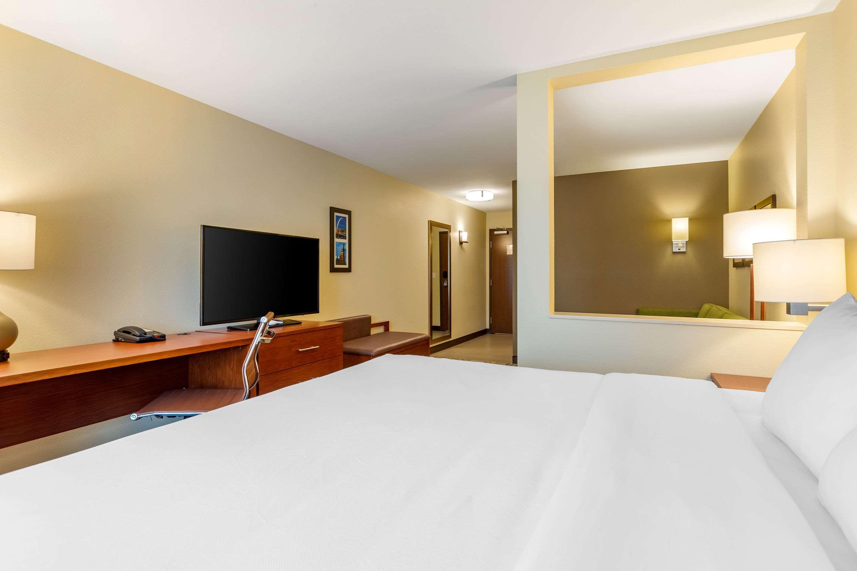 Comfort & Hotel West Des Moines