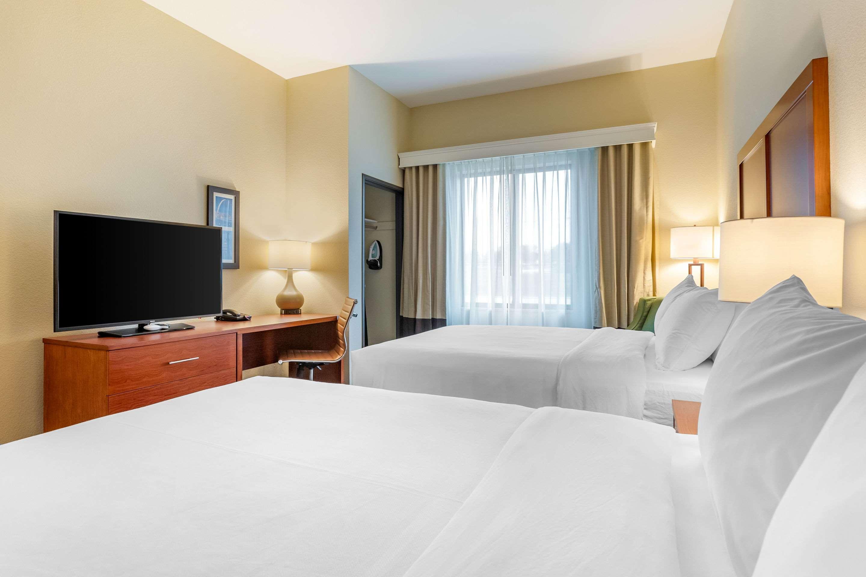 Comfort & Hotel West Des Moines